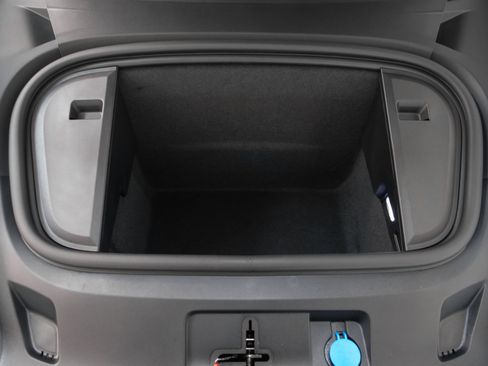 New 2025 Porsche Taycan image 18