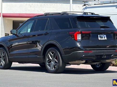 Used 2025 Ford Explorer ST-Line w/ ST-Line Street Pack AWD/4WD image 6