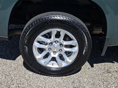 Used 2025 Chevrolet Silverado 1500 LT AWD/4WD image 9
