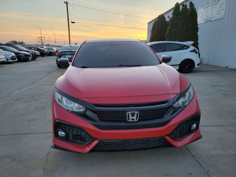 Used 2018 Honda Civic Sport image 2
