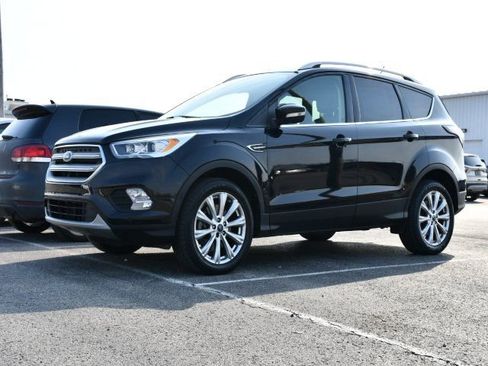 Used 2018 Ford Escape Titanium image 3