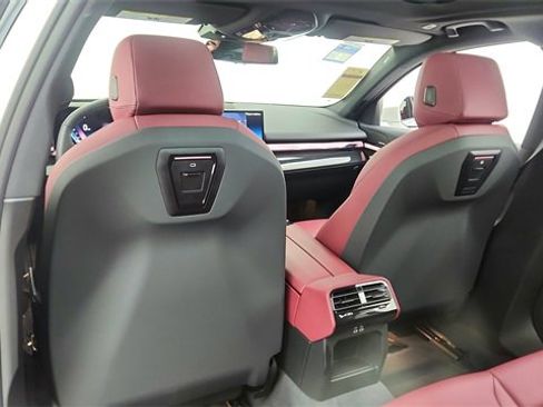 Used 2025 BMW 540i xDrive image 32