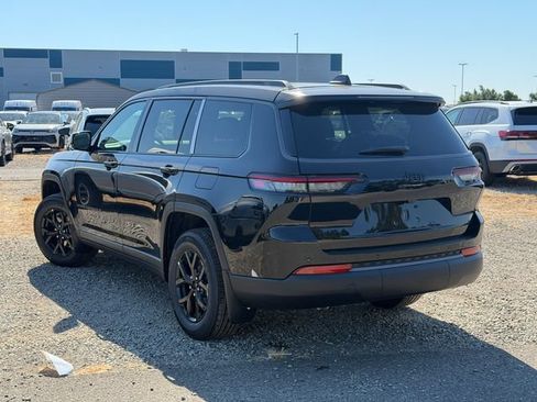 New 2026 Jeep Grand Cherokee L 4WD image 9