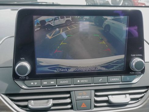 Used 2025 Nissan Altima 2.5 SV FWD image 32