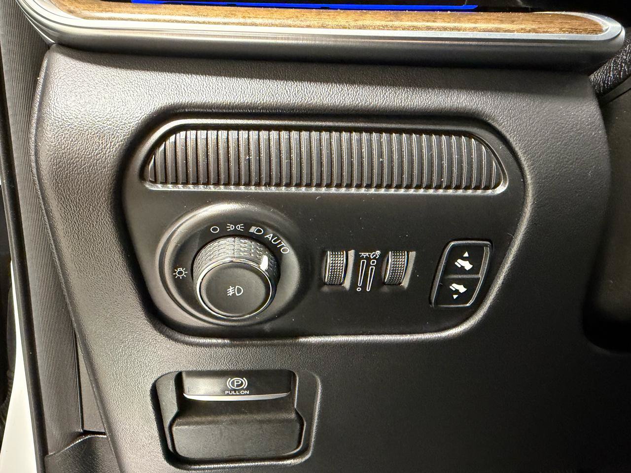 Used 2022 Jeep Grand Wagoneer Series II w/ Convenience Group III AWD/4WD image 16