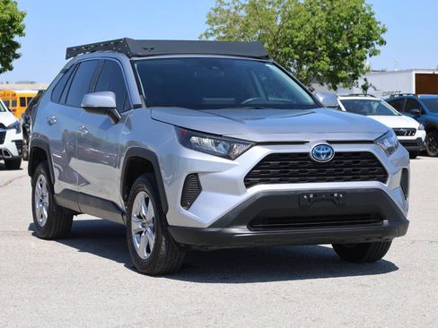Used 2021 Toyota RAV4 LE AWD/4WD image 4
