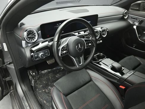 Used 2022 Mercedes-Benz CLA 250 4MATIC image 9