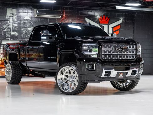 Used 2017 GMC Sierra 2500 Denali w/ Duramax Plus Package AWD/4WD image 1