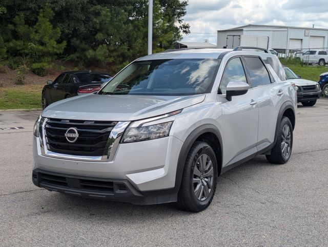 Used 2025 Nissan Pathfinder SV AWD/4WD image 7