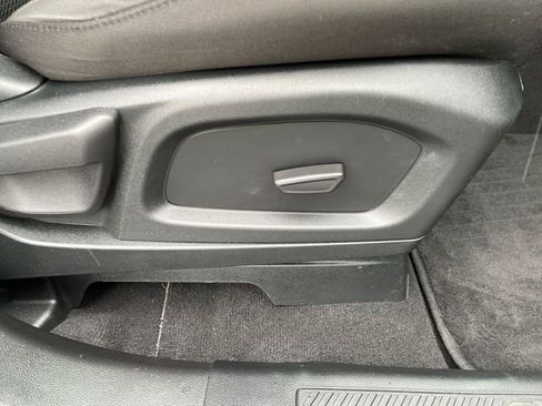 Used 2023 Ford Explorer XLT image 46