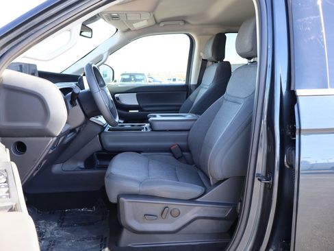 Used 2025 Ford Expedition Active image 12