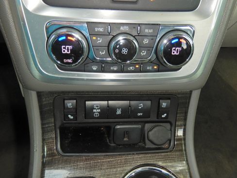 Used 2015 GMC Acadia SLT image 20