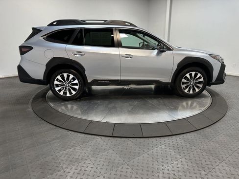 Used 2023 Subaru Outback Limited AWD/4WD image 15