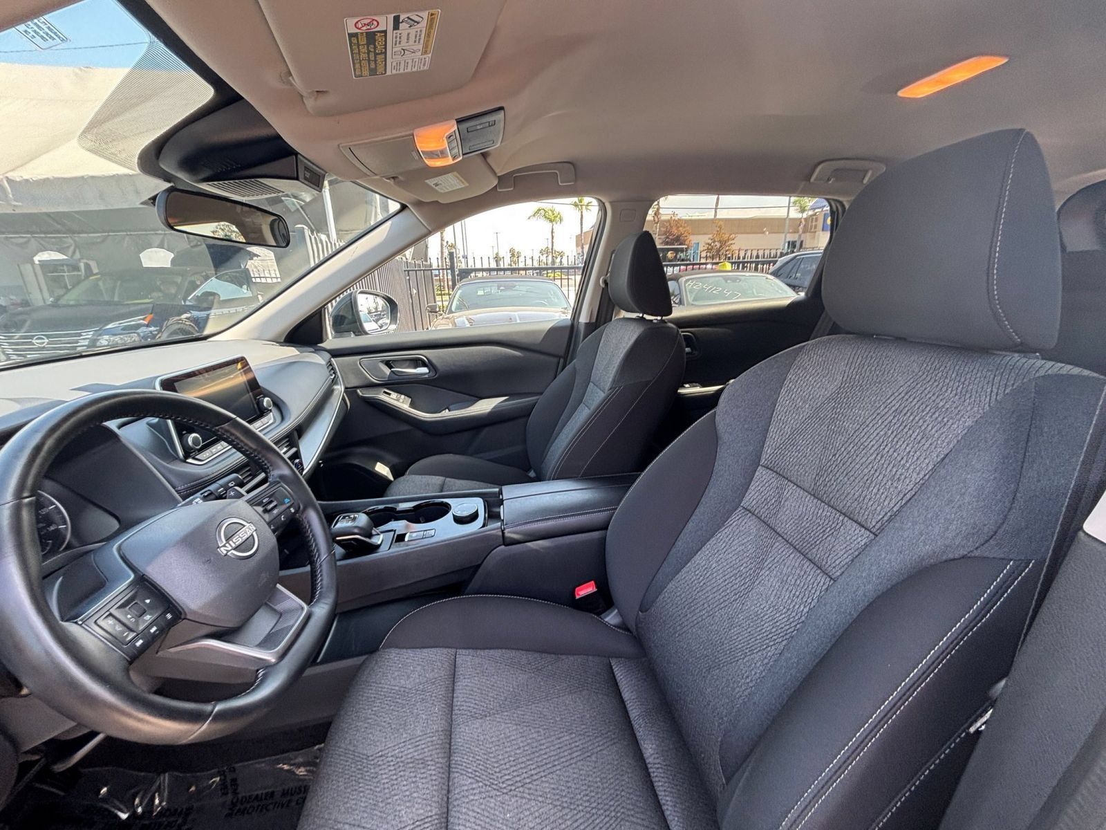 Used 2025 Nissan Rogue SV AWD/4WD image 28