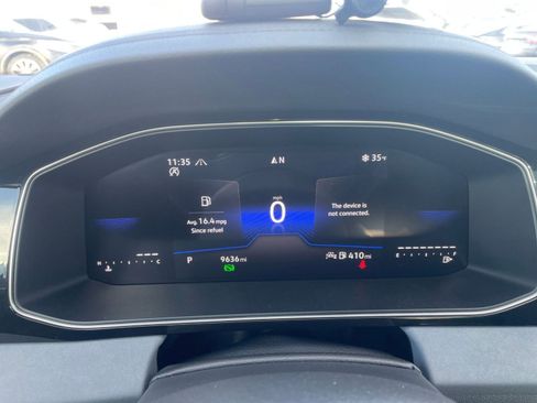 Used 2025 Volkswagen Jetta SE image 41