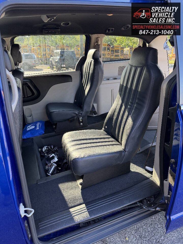 Used 2018 Dodge Grand Caravan SXT FWD image 21