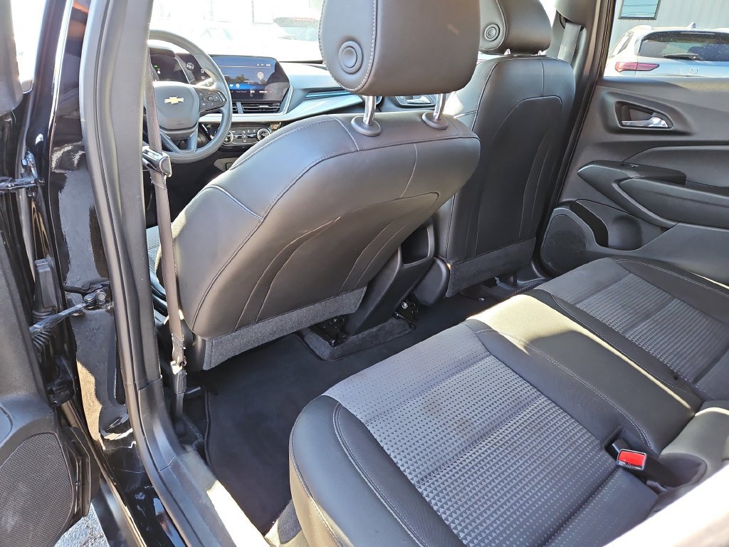 Used 2024 Chevrolet Trax LT FWD image 16