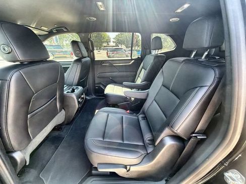 Certified 2026 GMC Acadia Elevation w/ Elevation Premium Package FWD image 24