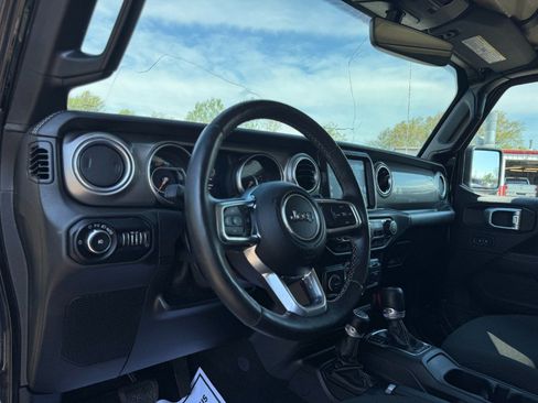 Used 2020 Jeep Wrangler Unlimited Sahara AWD/4WD image 14