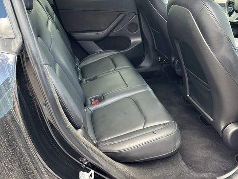 Used 2022 Tesla Model Y Long Range AWD/4WD image 14