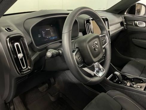 Certified 2023 Volvo XC40 B5 Ultimate w/ Protection Package Premier image 18