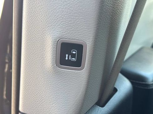 Used 2023 Chrysler Voyager LX FWD image 18