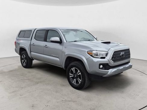 Used 2019 Toyota Tacoma TRD Sport AWD/4WD image 3