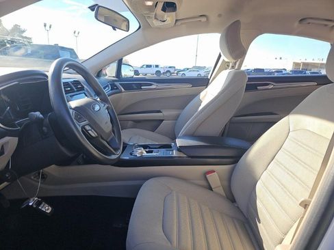 Used 2018 Ford Fusion SE image 3