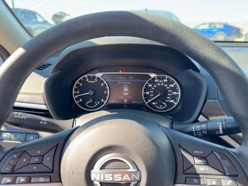 Used 2025 Nissan Altima 2.5 SV image 7