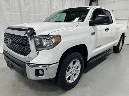 Used 2021 Toyota Tundra SR5 w/ Convenience Package AWD/4WD image 3