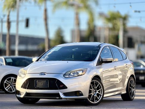 Used 2014 Ford Focus ST w/ Equipment Group 202A FWD image 1