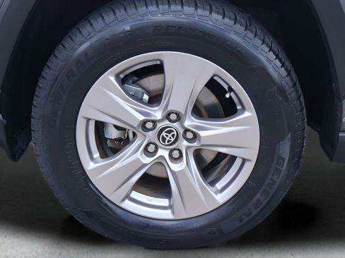 Certified 2022 Toyota RAV4 XLE w/ Convenience Package FWD image 20