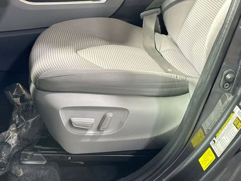 Used 2022 Toyota Highlander LE image 14