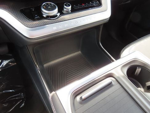 New 2026 Ford Expedition Max Platinum image 17