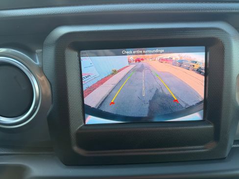 Used 2021 Jeep Wrangler Unlimited Sahara w/ Cold Weather Group image 14