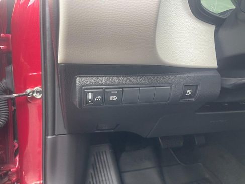 Used 2025 Toyota Corolla LE FWD image 15