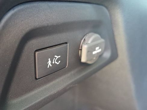 Used 2024 Honda Pilot Touring image 13