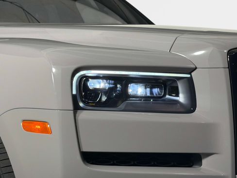 Used 2024 Rolls-Royce Cullinan Black Badge AWD/4WD image 12