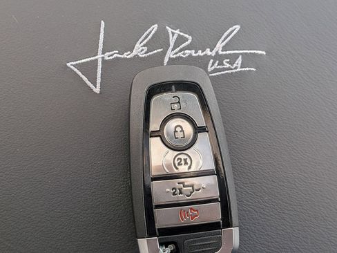 New 2026 Ford F250 Lariat w/ Black Appearance Package image 33