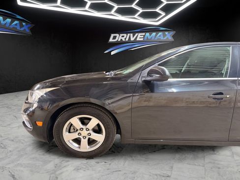 Used 2016 Chevrolet Cruze LT FWD image 9