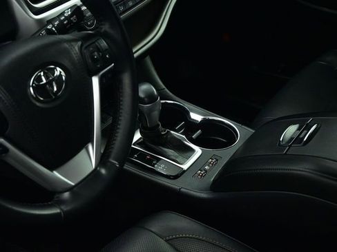 Used 2018 Toyota Highlander Limited image 50