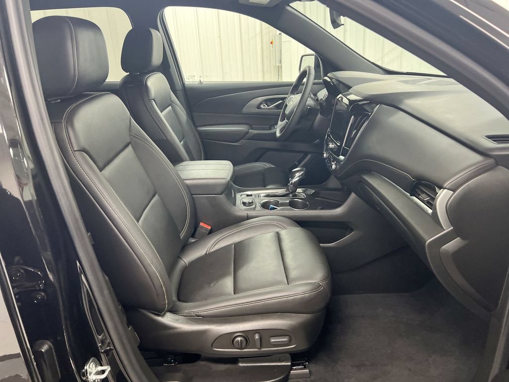Used 2022 Chevrolet Traverse LT w/ LPO, Floor Liner Package AWD/4WD image 21