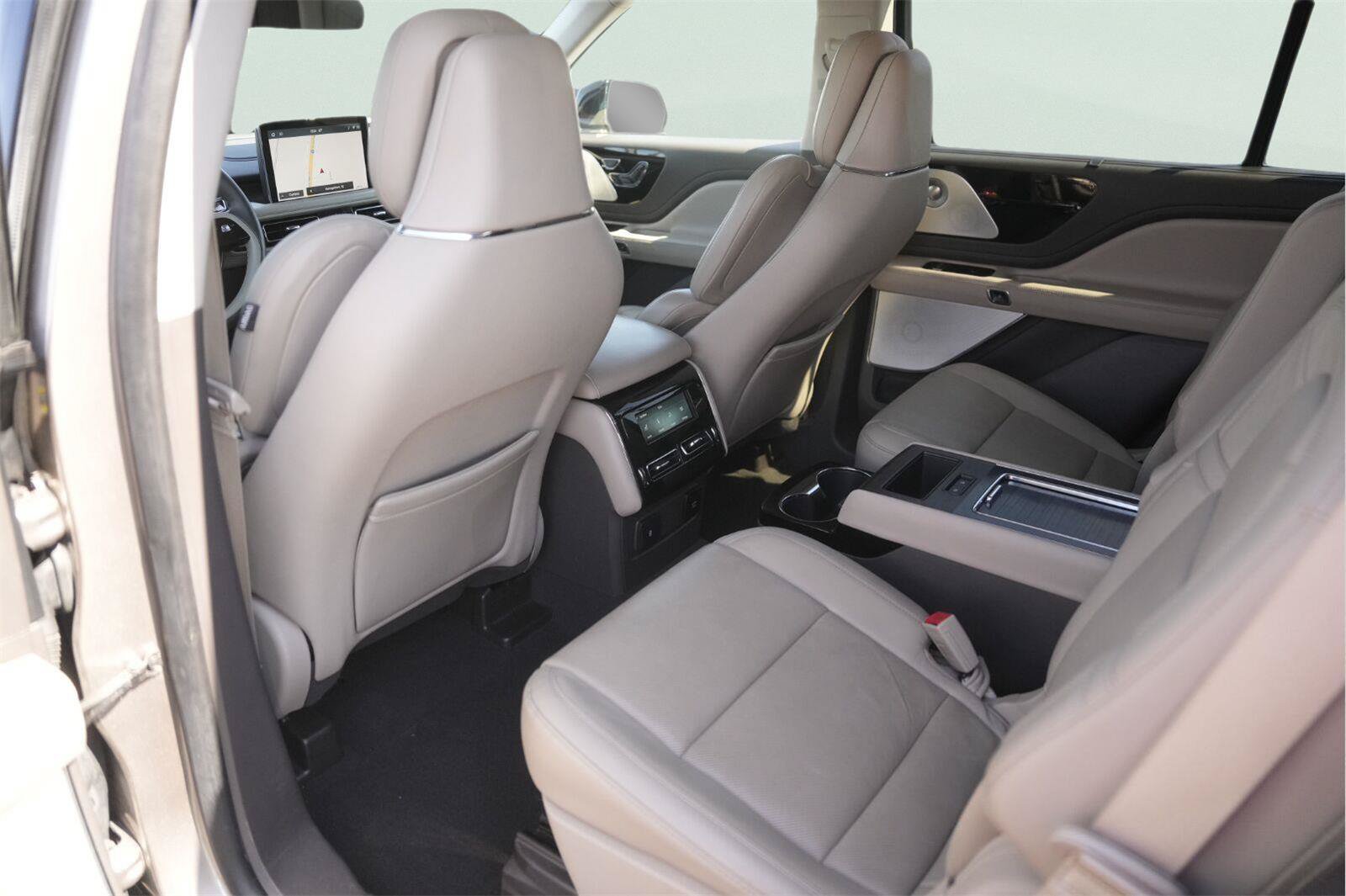 Used 2020 Lincoln Aviator Reserve w/ Equipment Group 201A RWD image 12