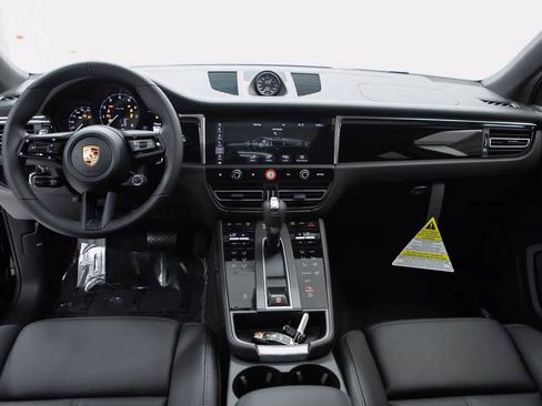 Certified 2026 Porsche Macan AWD/4WD image 13