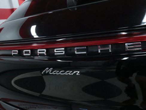 Used 2020 Porsche Macan image 35