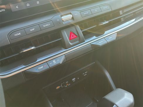 Used 2025 Kia K4 EX image 38