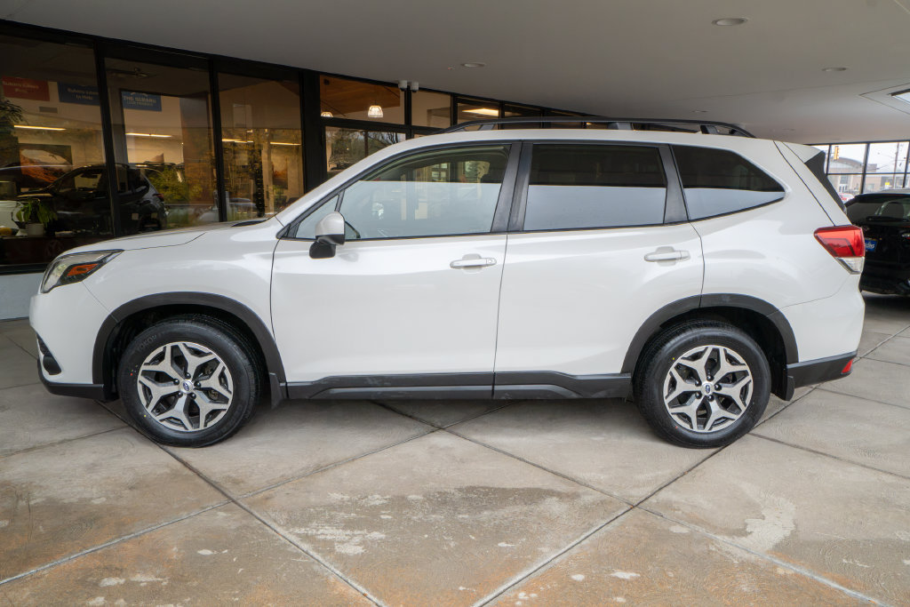 Certified 2023 Subaru Forester Premium AWD/4WD image 4