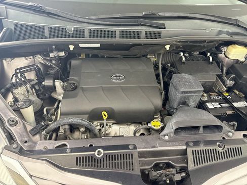 Used 2015 Toyota Sienna XLE Premium FWD image 28