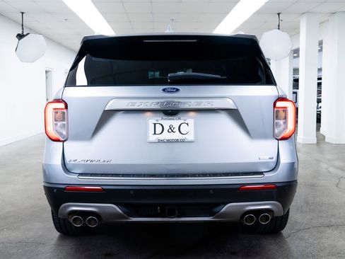 Used 2020 Ford Explorer Platinum w/ Premium Technology Package image 5