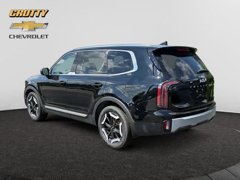 Used 2024 Kia Telluride EX w/ EX Captain's Chair Package image 3